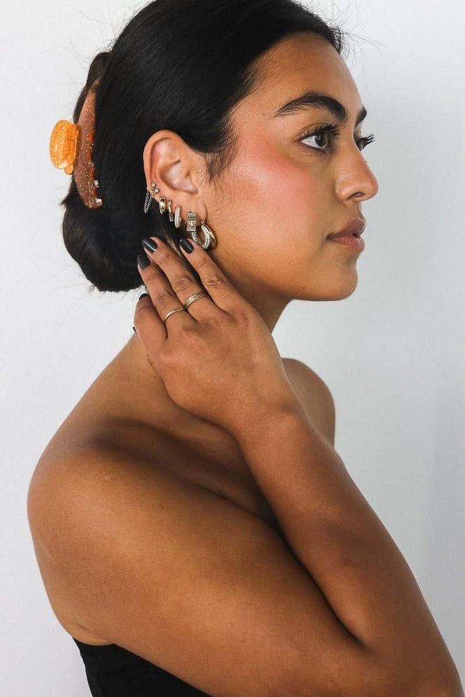 
                  
                    Load image into Gallery viewer, Glow earrings
                  
                