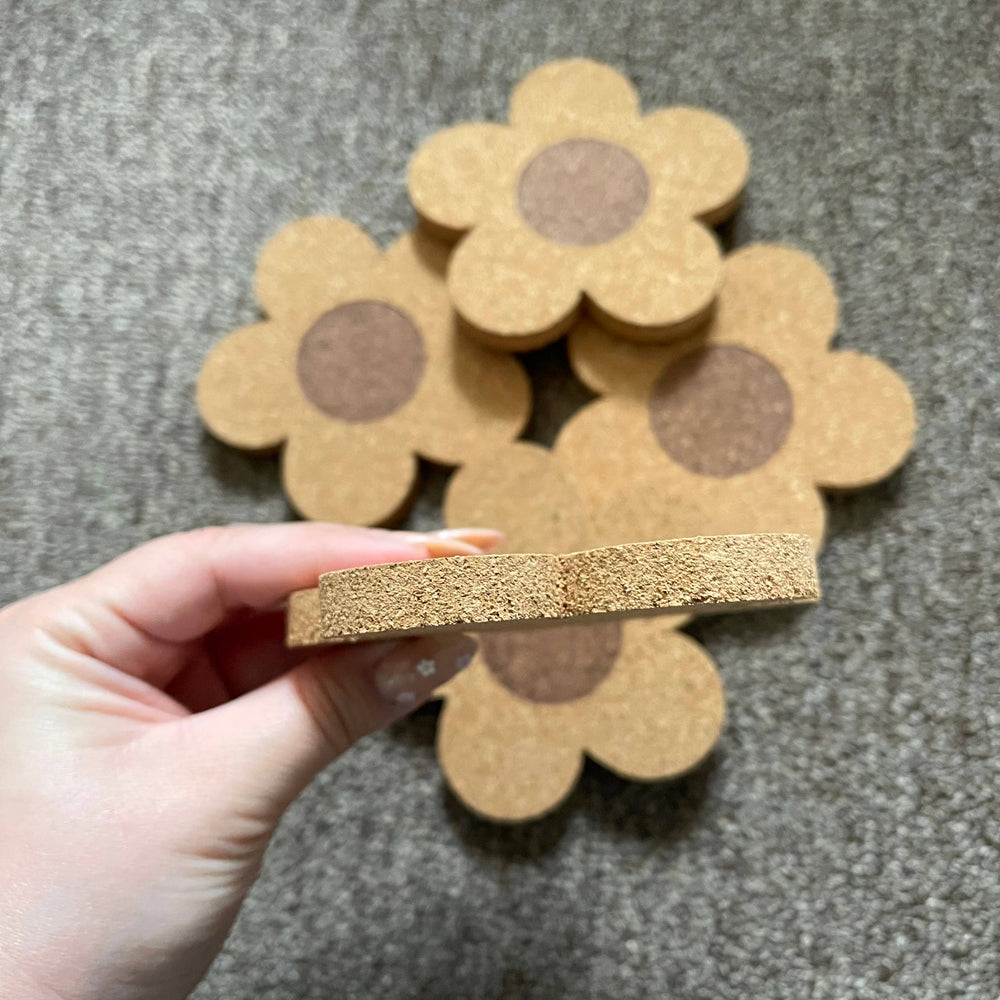 
                  
                    Load image into Gallery viewer, Retro Cork Flower Coaster
                  
                