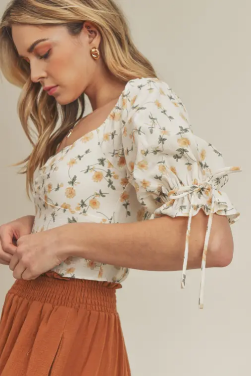 
                  
                    Load image into Gallery viewer, Floral Print Crop Top
                  
                